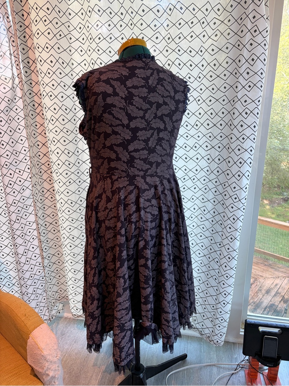 Gorgeous deep purple Effie’s Heart dress 1xl Ready style with leaf pattern - Picture 5 of 5